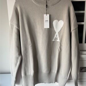 Ami Men's Light Gray Crewneck Sweater with White Heart